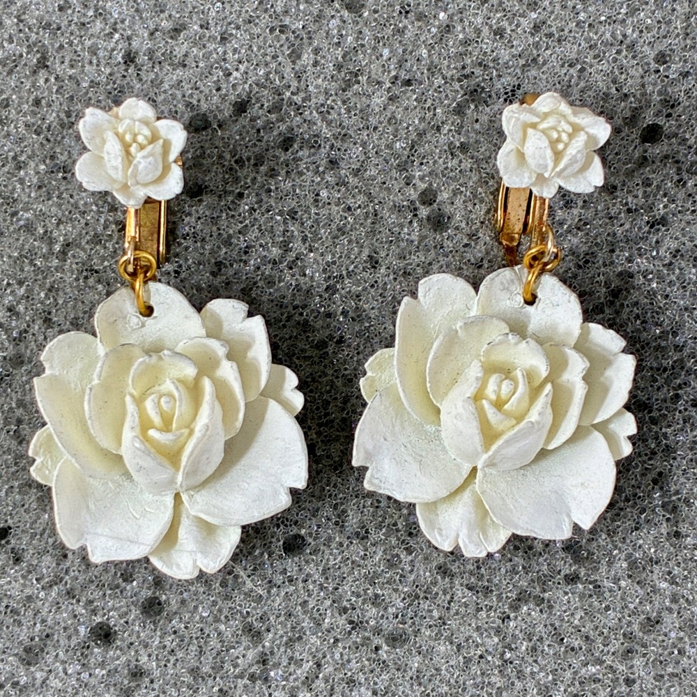 VTG White Rose Clip On Drop Earrings Gold Tone Floral Wedding Jewelry
